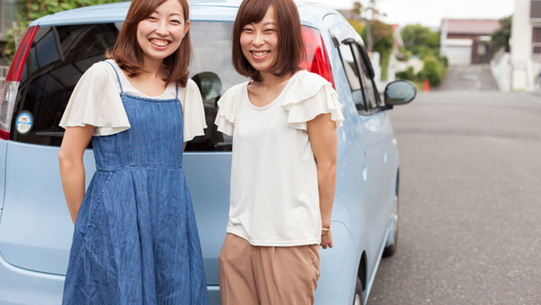 車と女性