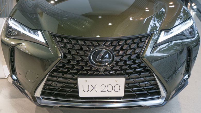 lexusUX200