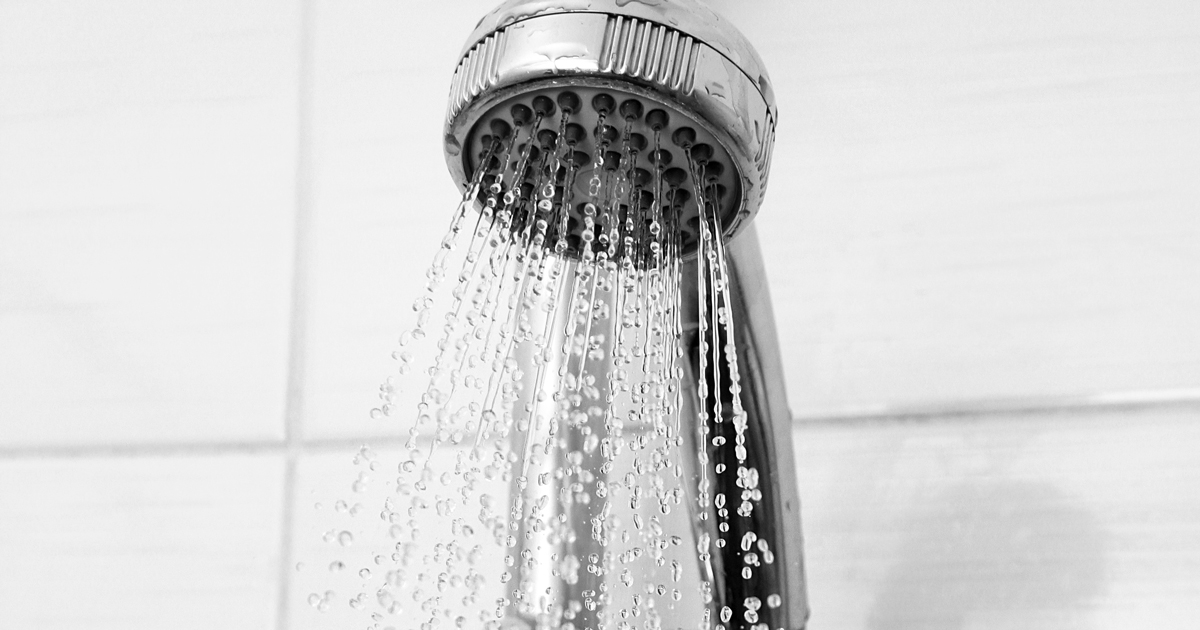 シャワーヘッドの白い水あかを落とす方法 家事ネタ