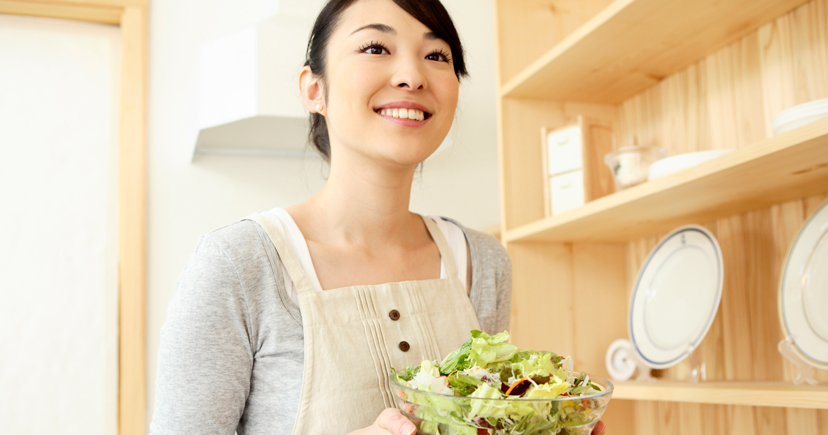 料理を運ぶ