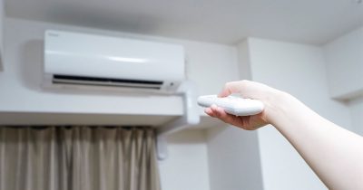 新型コロナウイルスの家庭内対策「エアコンをつけながら換気する」は正しい？