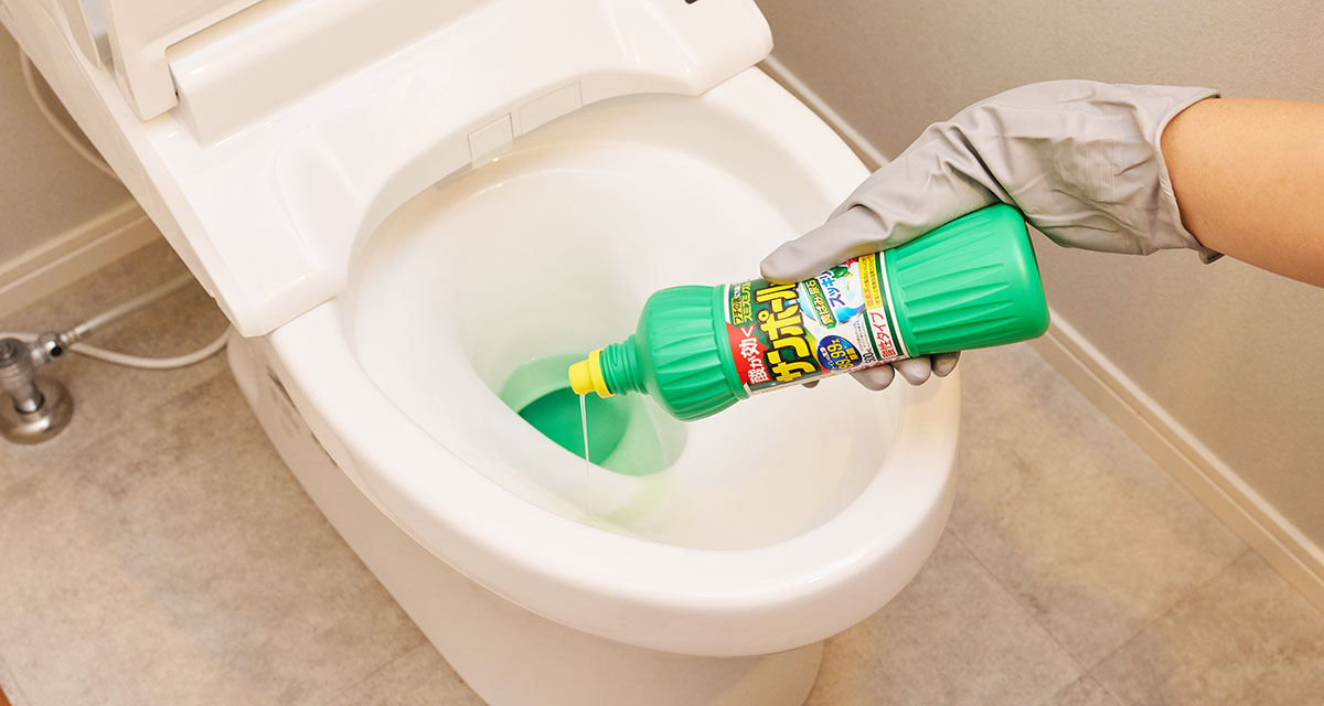 サンポールをトイレで使っている写真