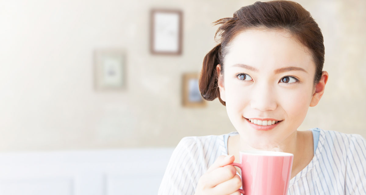 リラックスしている女性の写真