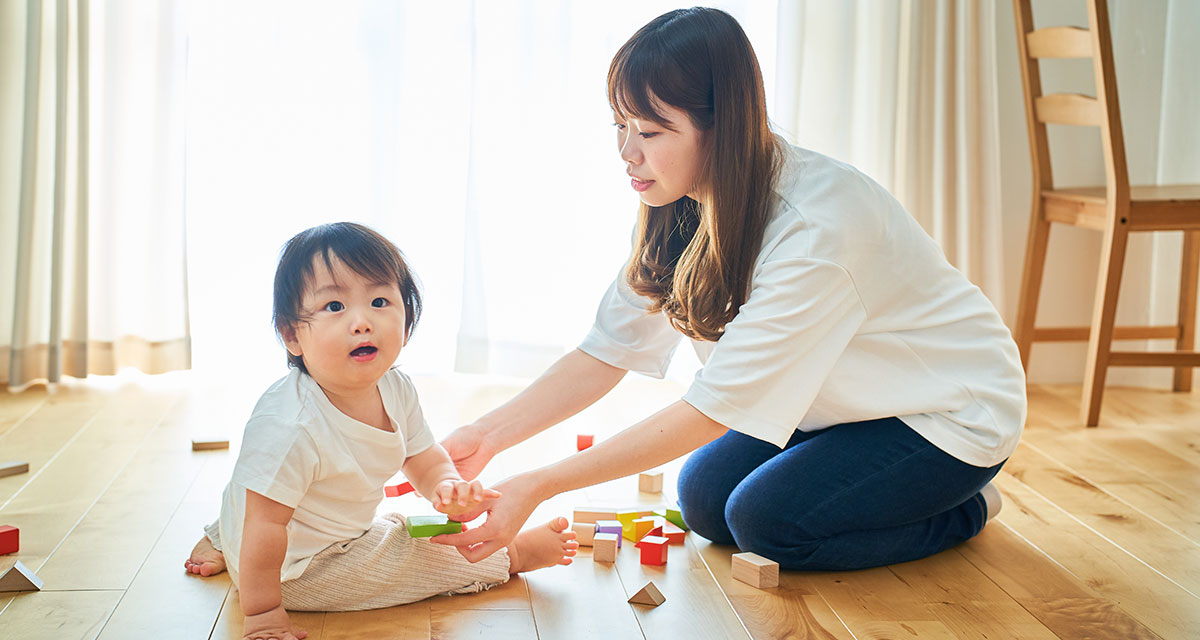 子どもとお母さんの画像