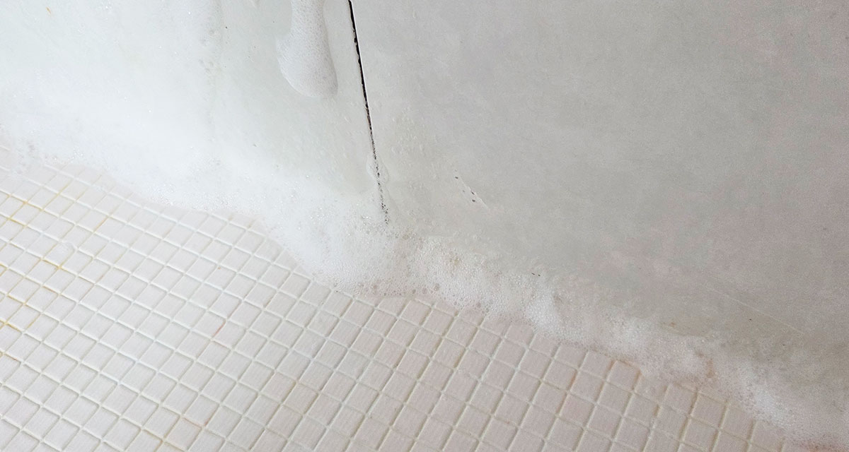 カビキラーをスプレーした写真