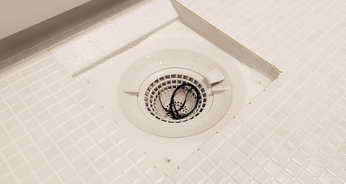 排水口に髪の毛が詰まっている