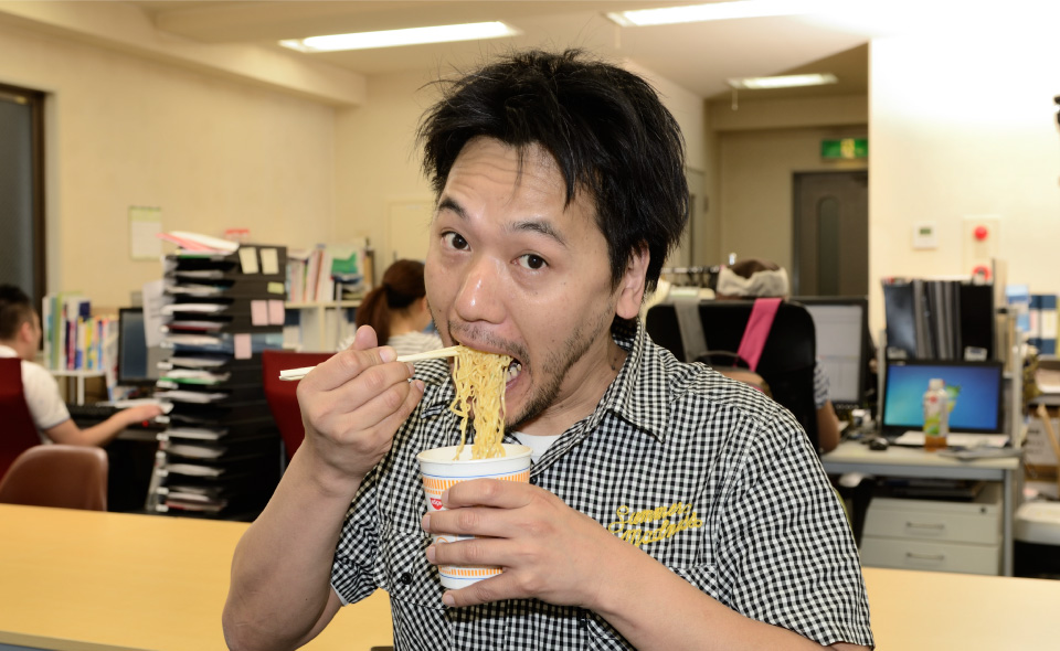 私たちのような仕事に欠かせない カップラーメン ディスティオで 一味違うカップラーメンを楽しんでいます サニクリーンのウォーターサーバー 宅配 水 ディスティオ