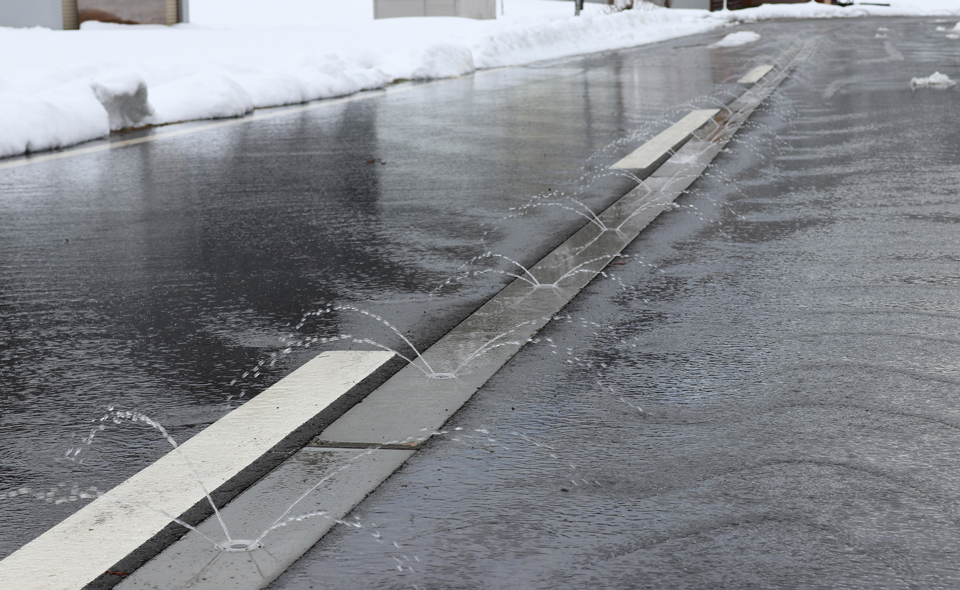 雪国の道路を守る地下水 サニクリーンのウォーターサーバー 宅配水 ディスティオ