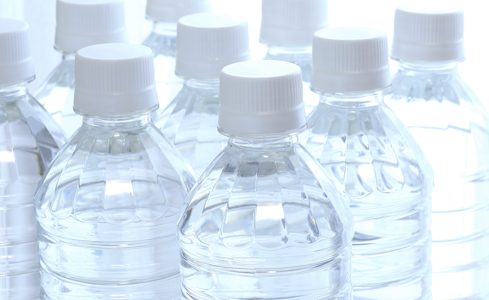 飲みかけのペットボトルは腹痛や食中毒のリスクも 細菌の増殖に要注意 サニクリーン